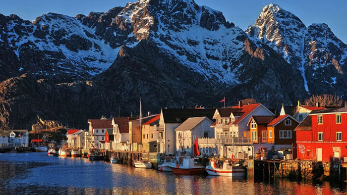 নরওয়ে: মধ্যরাতের সূর্যের দেশে মানবতা ও শান্তির সখ্য